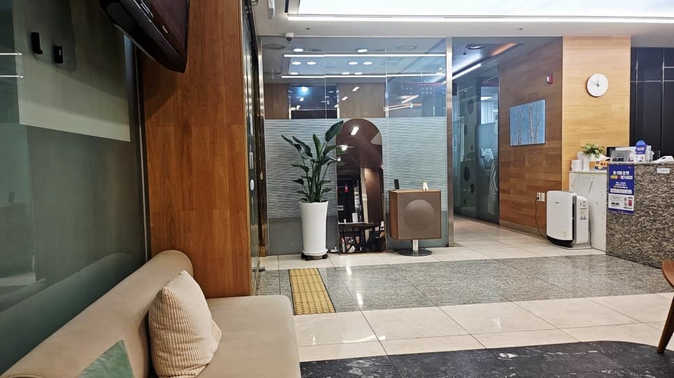수내역치과 치아교정, 앞니만 가지런해지면 끝일까요?